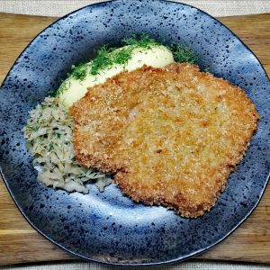 Kotlet schabowy (350G), purée ziemniaczane, biała kapusta po poznańsku